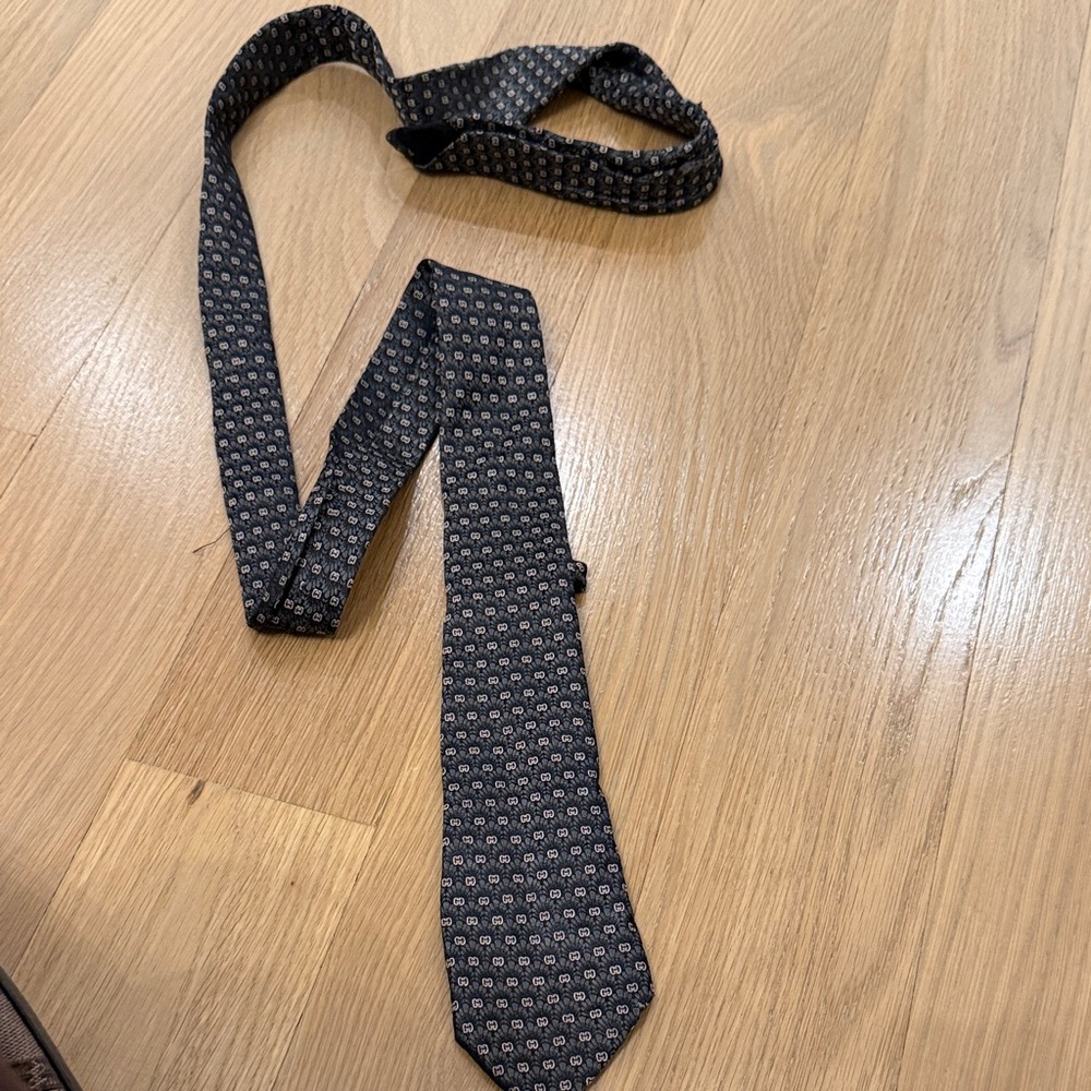 Gucci Black and Gray Patterned Tie